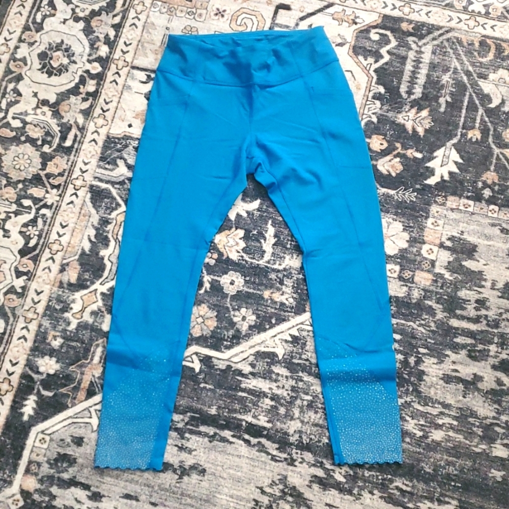 EUC LULULEMON Scallop Leggings sz 6